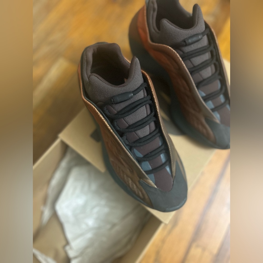 Yeezy 700 V3?copper fade